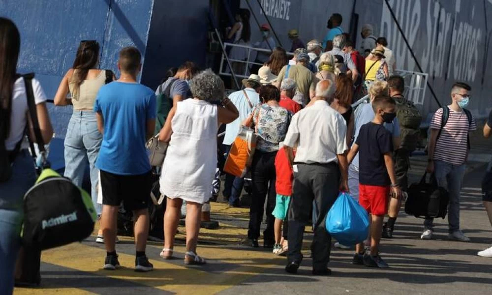Παγώνη: Δύσκολος ο Δεκαπενταύγουστος - Αναμένονται 10.000 κρούσματα